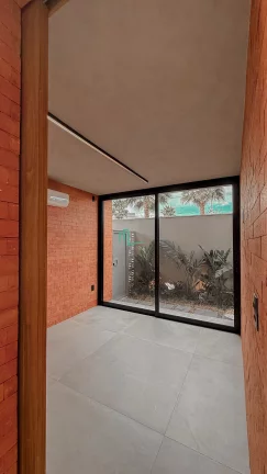 Imagem LINDA E EXCLUSIVA RESIDÊNCIA TÉRREA COM UM PROJETO TOTALMENTE DIFERENCIADO E EM UM LOTE COM POSIÇÃO PRIVILEGIADA NO CONDOMINIO.