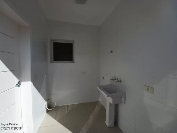 Imagem Casa de Alto Padrão à Venda em Condomínio Fechado na Cidade Litorânea de Peruíbe.