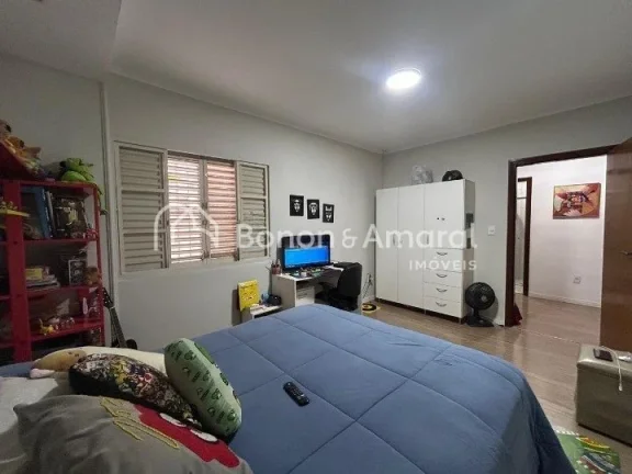 Imagem Casa térrea à venda no Jardim Santa Genebra, na melhor localização do bairro. O imóvel possui t...
