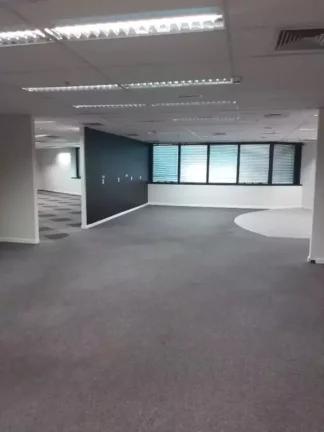 Imagem Laje Comercial de Alto Padrão em Pinheiros, São Paulo-SP: 5 Salas, 13 Banheiros, 21 Vagas de Garagem - 775m²