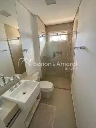 Imagem Linda casa em condomínio, situada próxima ao Parque Ecológico. O imóvel conta com três dormitó...