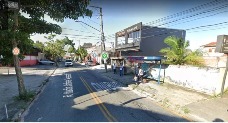 Imagem Terreno 315m² , possui 5 casas que podem ser alugadas.bairro Dos Casa em São Bernardo do Campo
