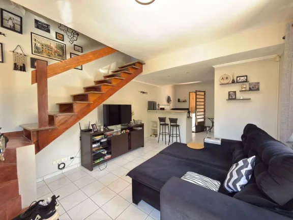 Imagem Sobrado Moderno em Condomínio – Funcionalidade, Conforto e Excelente Localização