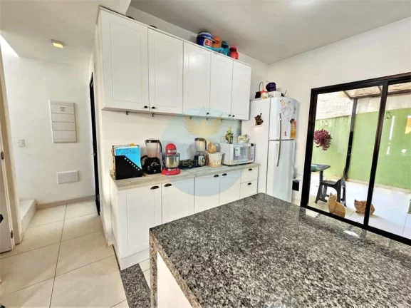 Imagem Casa em Condomínio a Venda no bairro Granja Viana - Cotia, SP