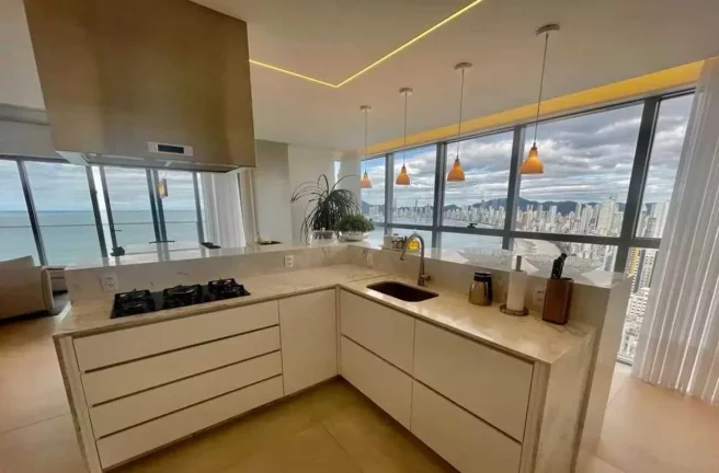 Imagem Apartamento frente mar mobiliado com 5 suítes e 4 vagas de garagem em Balneário Camboriú