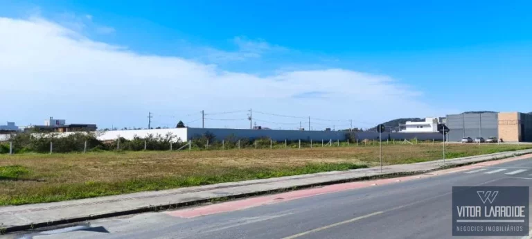 Imagem Terreno de Esquina 2.704m² à Venda no Bairro Recife