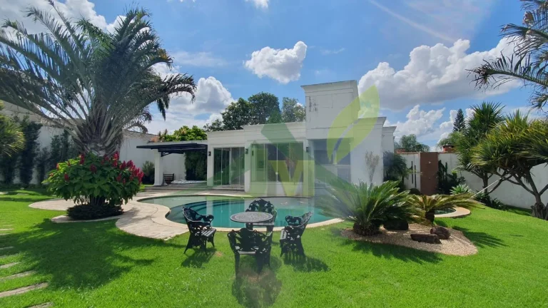 Imagem Mansão de Luxo no Condomínio Flamboyant: Exclusividade e Sofisticação em At