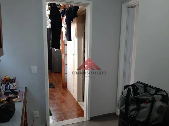 Imagem Apartamento no Fonseca na João Brasil,próximo a Alameda São Boa Ventura,com varanda,sala ,dois quartos,dependencia foi revertida para escritório