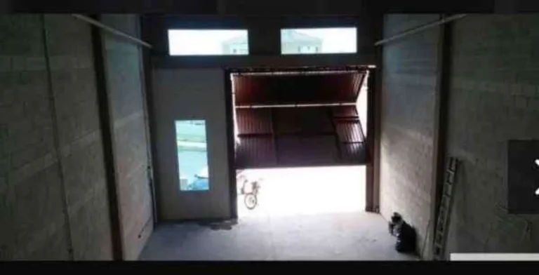 Imagem Oportunidade Imperdível: Barracão Comercial à Venda ou Locação em Sorocaba-SP, no Jardim Piazza Di Roma, 290m², 1 Sala, 4 Banheiros, 3 Vagas!