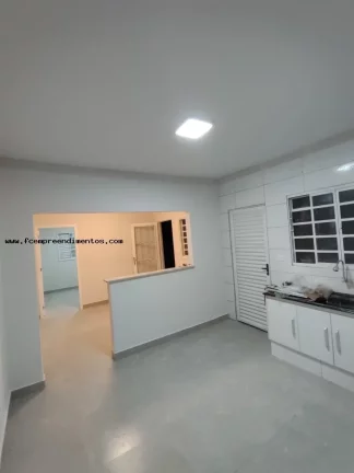 Imagem Casa para Locação em Limeira, JARDIM OURO VERDE, 2 dormitórios, 1 banheiro, 1 vaga