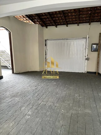 Imagem Sobrado com 363 m2, 03 suites, varias vagas de garagem, piscina.