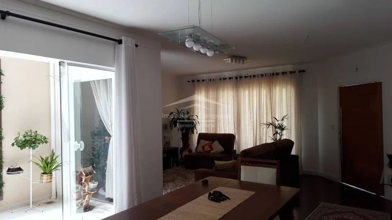 Imagem Casa de 04 quartos a venda Vila Nogueira.

Ei, você aí, que planeja uma casa ampla e térrea com a...