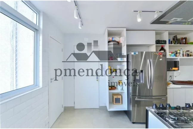 Imagem Apartamento reformado a venda em Rua tranquila de Pinheiros.