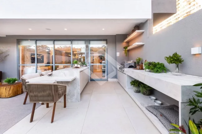 Imagem Casa Triplex de 3 Quartos para Venda na Barra da Tijuca com 338 m²
