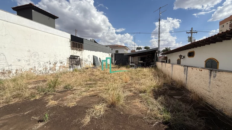 Imagem LOTE DISPONIVEL Á VENDA EM EXCELENTE LOCALIZAÇÃO NA VILA INDUSTRIAL TODO MURADO, COM PORTÃO E COBERTURA AMPLA
