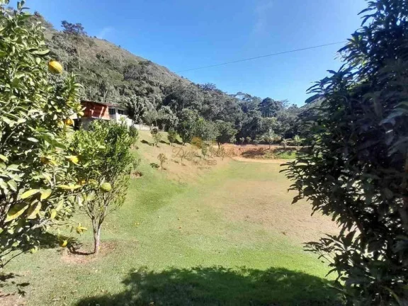 Imagem Casa em Condomínio para Venda em Teresópolis / RJ no bairro Três Córregos