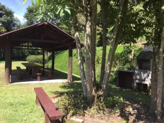 Imagem Onde a Pedra do Baú é sua Moldura Particular: Luxo e Natureza em Santo Antônio do Pinhal
