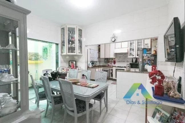 Imagem Casa à venda com 205m², 3 quartos e 2 vagas
