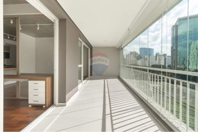 Imagem Apartamento á venda com 90 m², 1 suíte, 2 vagas, Luxo e Modernidade no Coração do Itaim Bibi