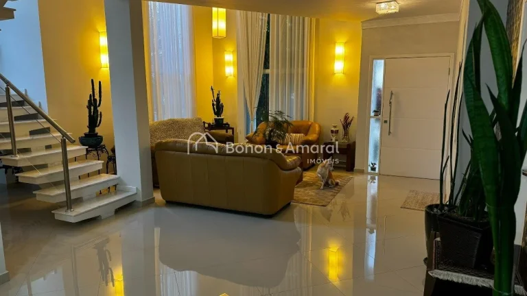 Imagem Casa térrea com 300 m² de construção e 600 m² de terreno.

Imóvel com estrutura sólida, ambie...