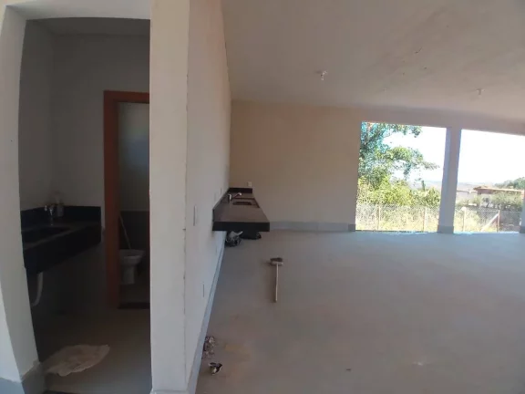 Imagem casa em condomínio, 1 suíte, lavabo, espaço gourmet, piscina, varanda.