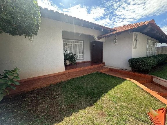 Imagem Casa 361m² em Terreno de 829m² – Campo Grande – 3 Suítes, 6 Banheiros, Energia S
