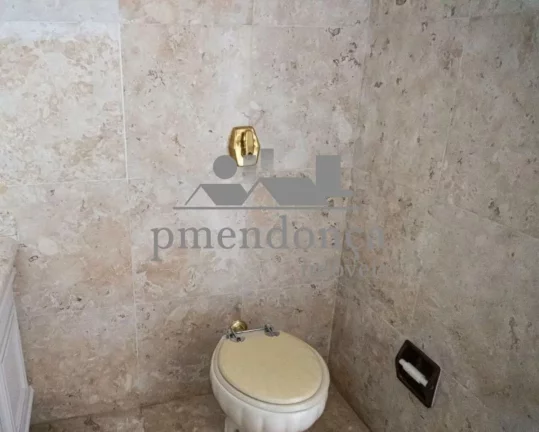 Imagem Apartamento reformado em Higienópolis com 3 suítes e 3 vagas, 236m²