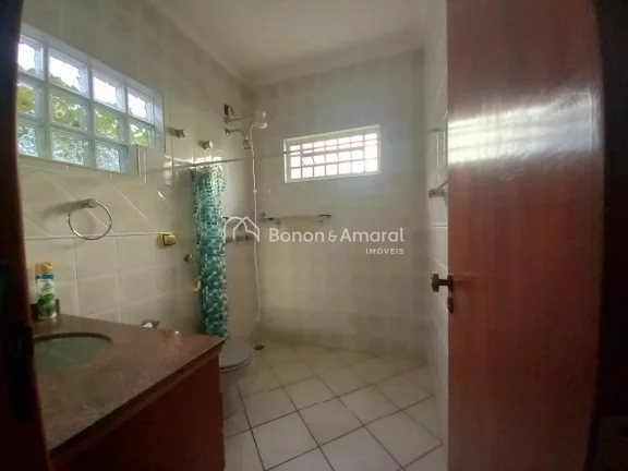 Imagem Este imóvel térreo é ideal para quem busca conforto e sofisticação. Com quatro suítes, todas e...
