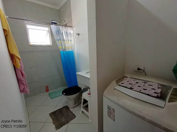 Imagem Vende-se charmosa kitnet localizada a poucos metros da praia de Peruíbe.