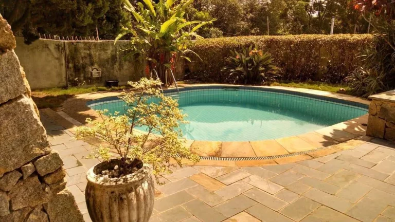 Imagem Casa em Bolsão com 4 dormitórios à venda, 350 m² - Gramado - Cotia/SP