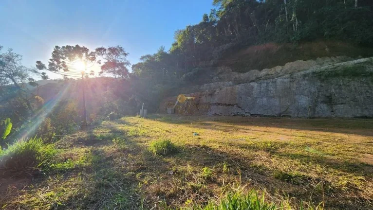 Imagem Terreno para Venda em Teresópolis / RJ no bairro Três Córregos