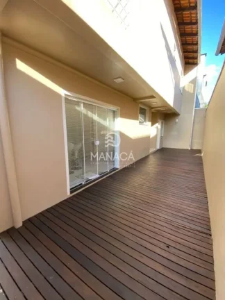 Imagem Sobrado amplo e Reformado no Centro – 330m² e a 500m da Praia!