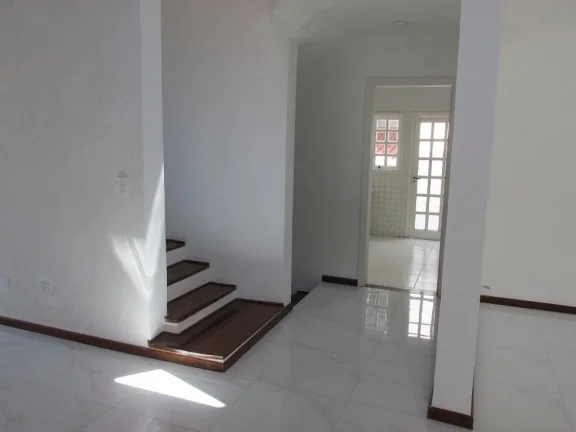 Imagem Casa no Res. Alpha 11 - 330m²
