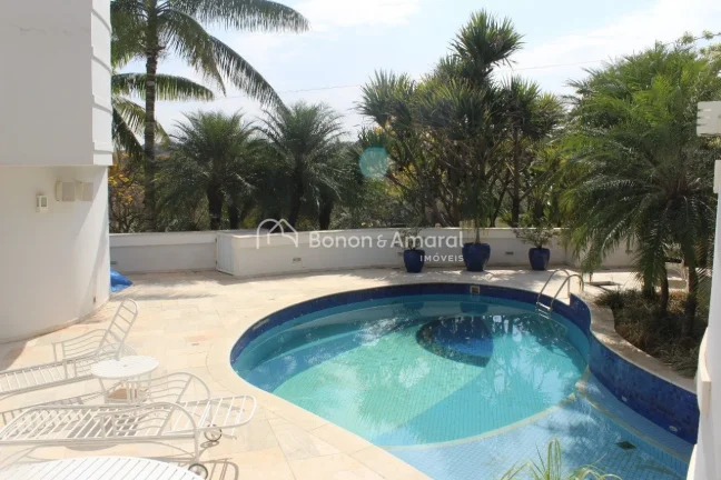 Imagem Casa em condomínio com 724 m² e 6 quartos
