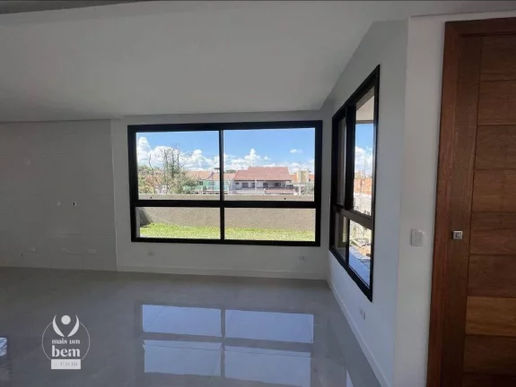 Imagem Sobrado com terraço, 3 quartos sendo 1 suíte à venda por R$ 830.000 - Tingui - Curitiba/PR
