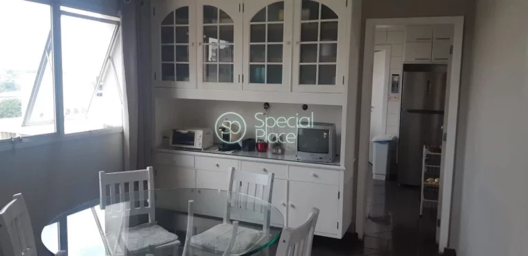 Imagem Apartamento com 240m², 4 dormitórios, sendo 3 suítes, 4 vagas, living para 3 ambientes, varanda, ...
