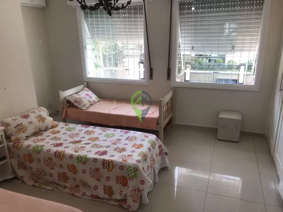 Imagem Linda Casa no Boqueirão com 200m²,sendo 4 dormitórios e 1 suíte, vaga para dois carros com quintal grande