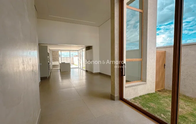 Imagem Casa de Alto Padrão com Projeto Contemporâneo e Acabamento Impecável

Esta casa de arquitetura co...