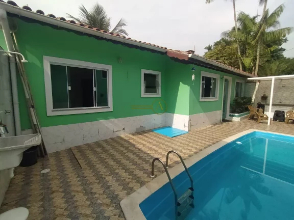 Imagem Casa com 3 dorms + Edícula, á 700m da Praia á venda em Peruíbe