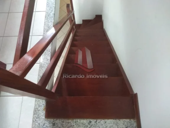 Imagem Casa Triplex c/ 2 Quartos Suítes Mobiliado.