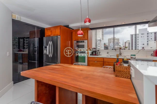 Imagem Maravilhosa cobertura com 480m², 04 suítes e 04 vagas na garagem. Inteiramente reformada e uma vis...