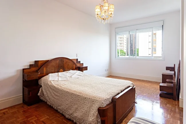 Imagem Apartamento 230M², 3Q, 1 Suíte, 2 Salas, 4 Banheiros, 1 Vaga, Banheira, Lavabo, Ar Condicionado Central, Banheiro de Serviço.