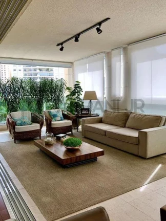 Imagem Vendo apartamento na Vila Nova Conceição. Requinte e muito bom gosto, neste incrível apartamento... São 4 dormitórios, sendo 2 suítes. O piso de ma