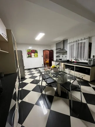 Imagem Sobrado 243 m² 3 Dormitorios sendo 2 Suites 3 Vagas de Garagens