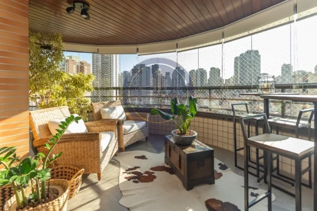 Imagem Luxuoso apartamento de 4 quartos na Vila Mariana, São Paulo-SP: 3 suítes, 2 salas, 4 banheiros, 3 vagas de garagem e 177m².