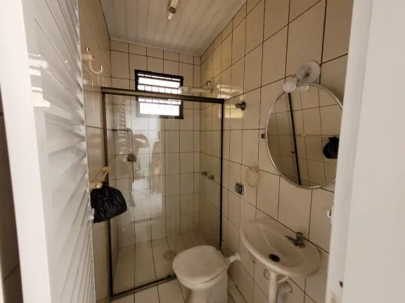 Imagem VICENTE DE CARVALHO- CASA TOTALMENTE REFORMADA , RICA EM ARMÁRIOS , GARAGEM PARA 04 AUTOS.