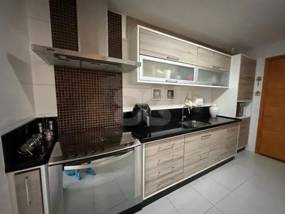 Imagem Excelente apartamento frente, 150m2 - 4 quartos modificado para 3 quartos sendo 2 suítes e 2 Varandas,