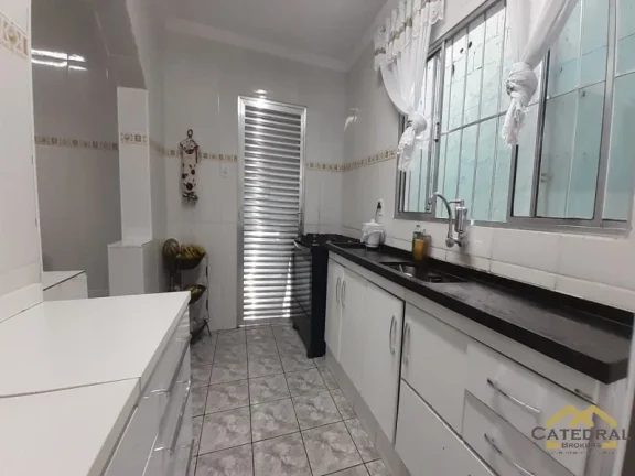 Imagem Casa com 4 quartos e 3 vagas em bairro bem localizado em Jundiaí/SP