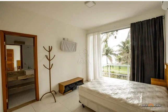 Imagem Casa pé na areia de alto padrão em condomínio fechado em Ubatuba!