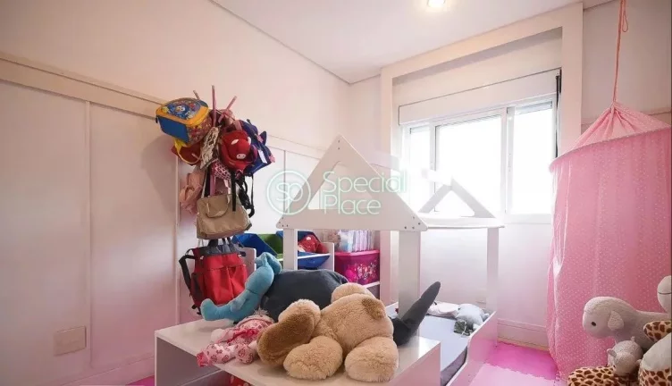 Imagem Amplo apartamento à venda com 4 quartos, sendo 3 suítes, e 5 banheiros no total. Este apartamento ...